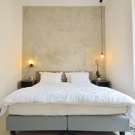 With A View 105 Πανσιόν 4*