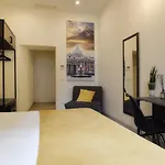 With A View 105 Πανσιόν 4*